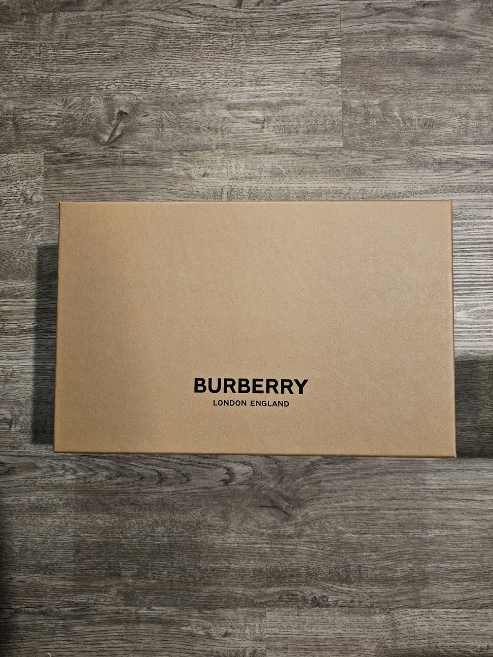 Burberry White Low-Top Leather Sneakers with Gold Logo - Picture 3 of 14